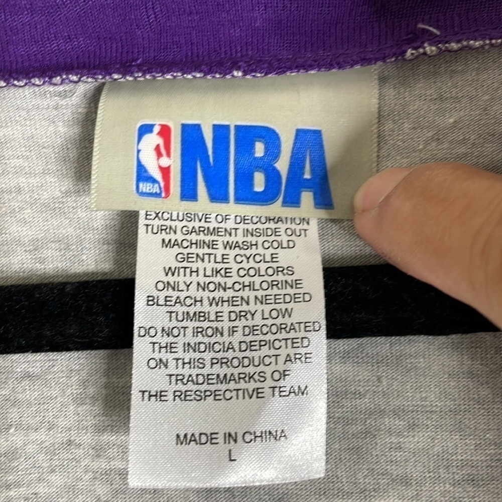 NBA Los Angeles Lakers V Neck T Shirt - Picture 2 of 4